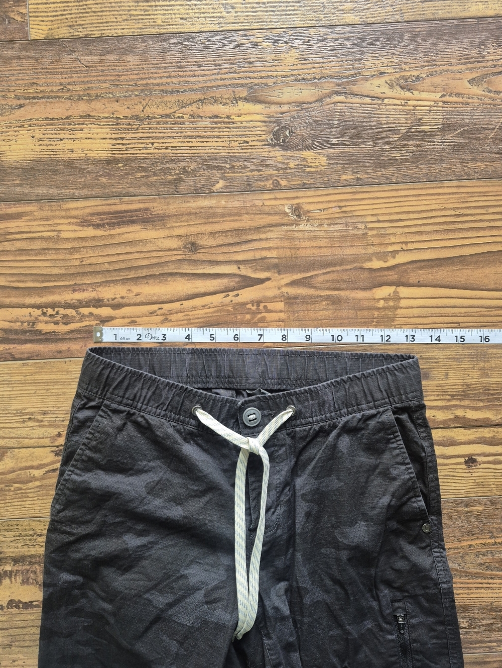 Vuori Rip Stop Black Gray Camo Pants Womens Size XS - Picture 6 of 10